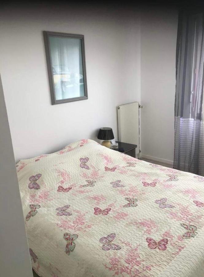 Chambre Proche De La Defense Apartment Courbevoie Luaran gambar
